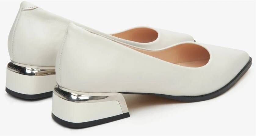 Estro Dames Licht Beige Lage Hakken Pumps gemaakt van Echt Leer Er00115105 Beige Dames