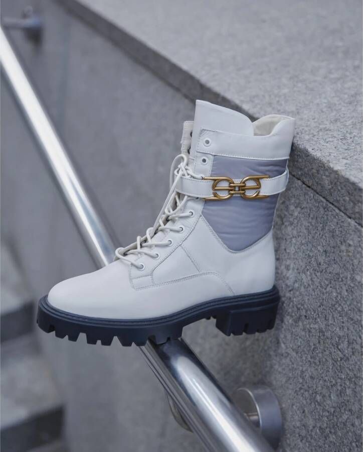 Estro Dames Beige & Grijs Echt Leren Enkellaarzen met Gouden Ornament Er00113502 Multicolor Dames