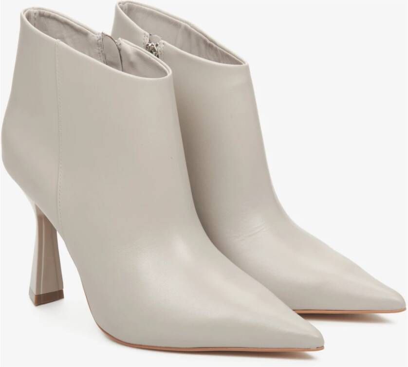 Estro Dames Lichtgrijze Leren Enkellaarzen met Trechterhak Er00113737 Gray Dames