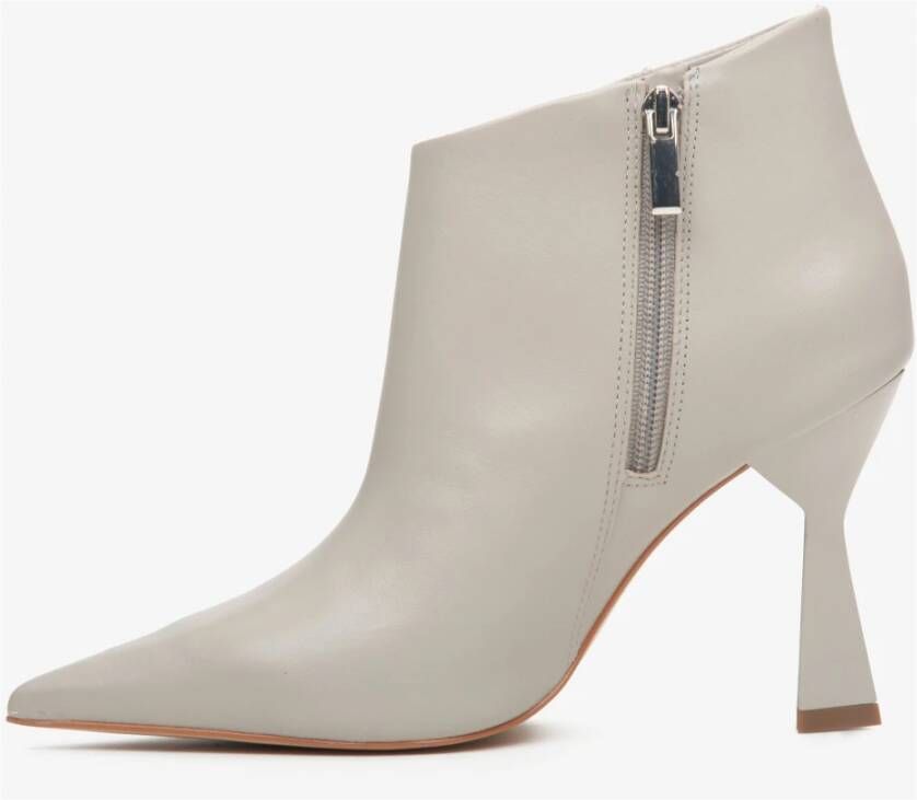 Estro Dames Lichtgrijze Leren Enkellaarzen met Trechterhak Er00113737 Gray Dames