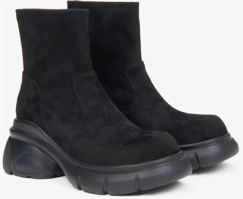 Estro Zwarte Chelsea-laarzen voor dames gemaakt van echt velours op een platform Black Dames
