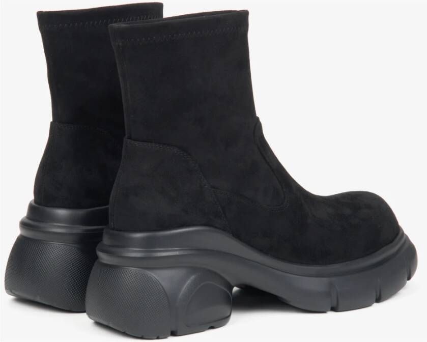 Estro Zwarte Chelsea-laarzen voor dames gemaakt van echt velours op een platform Black Dames