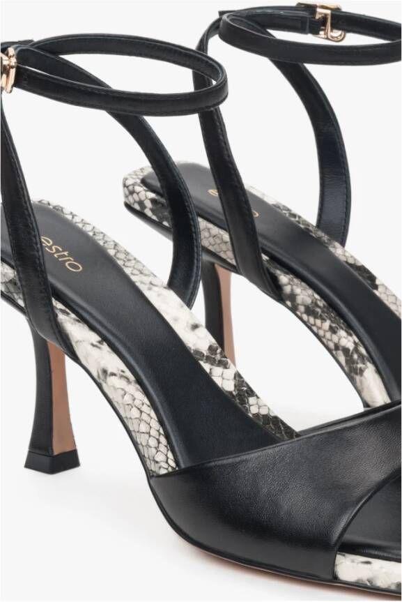 Estro Zwarte leren sandalen met hak