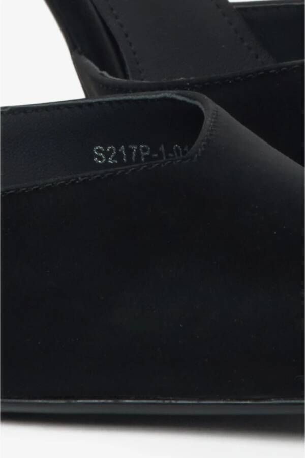 Estro Zwarte pumps met spitse neus en kristallen