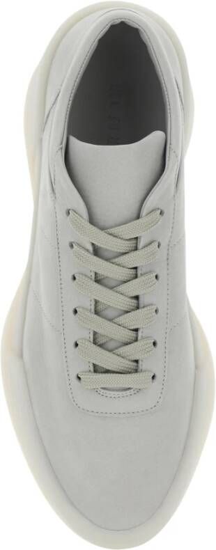 Fear Of God Grijze lage sneakers met logopatch