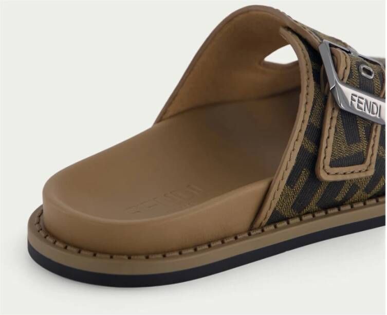 Fendi Bruine Platte Sandalen Elegante Metalen Details Brown Heren