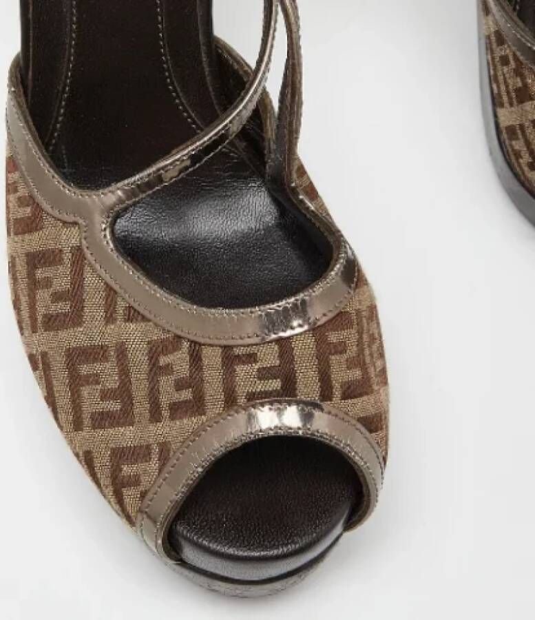 Fendi Vintage Pre-owned Canvas sandals Beige Dames
