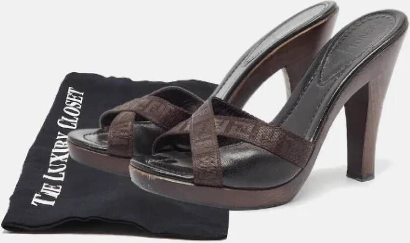 Fendi Vintage Pre-owned Canvas sandals Black Dames