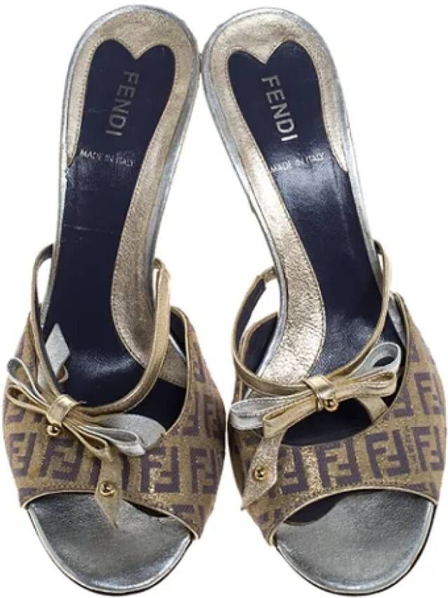 Fendi Vintage Pre-owned Canvas sandals Gray Dames