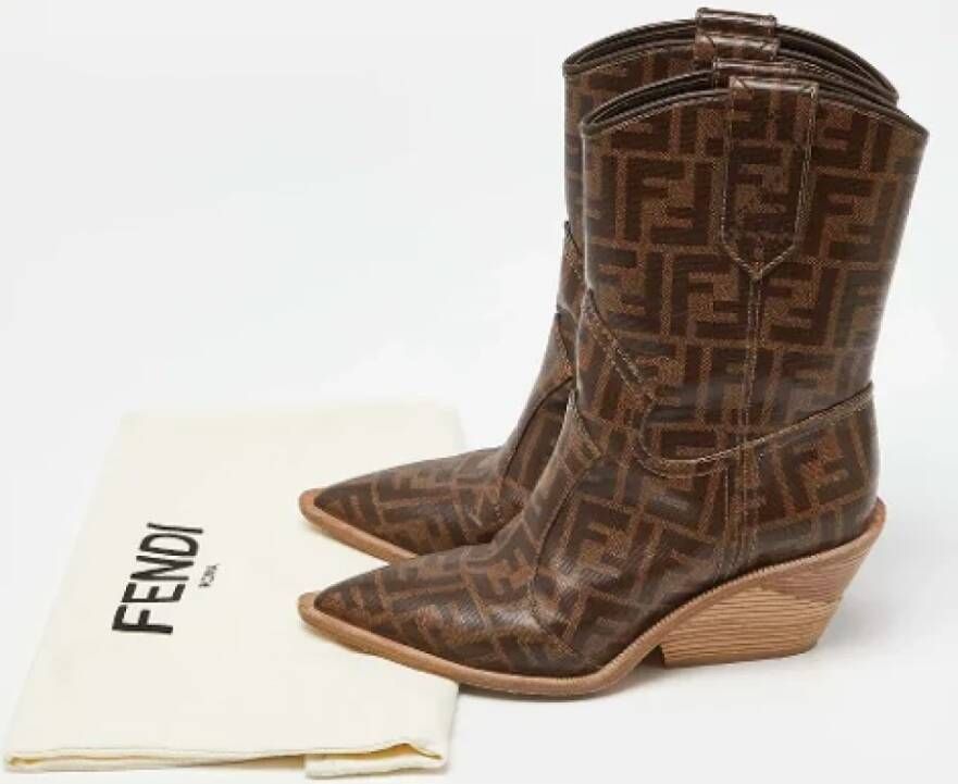 Fendi Vintage Pre-owned Coated canvas boots Brown Dames