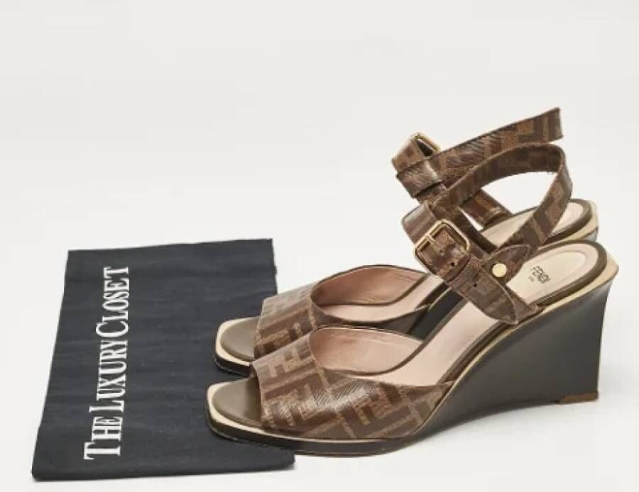 Fendi Vintage Pre-owned Coated canvas sandals Brown Dames