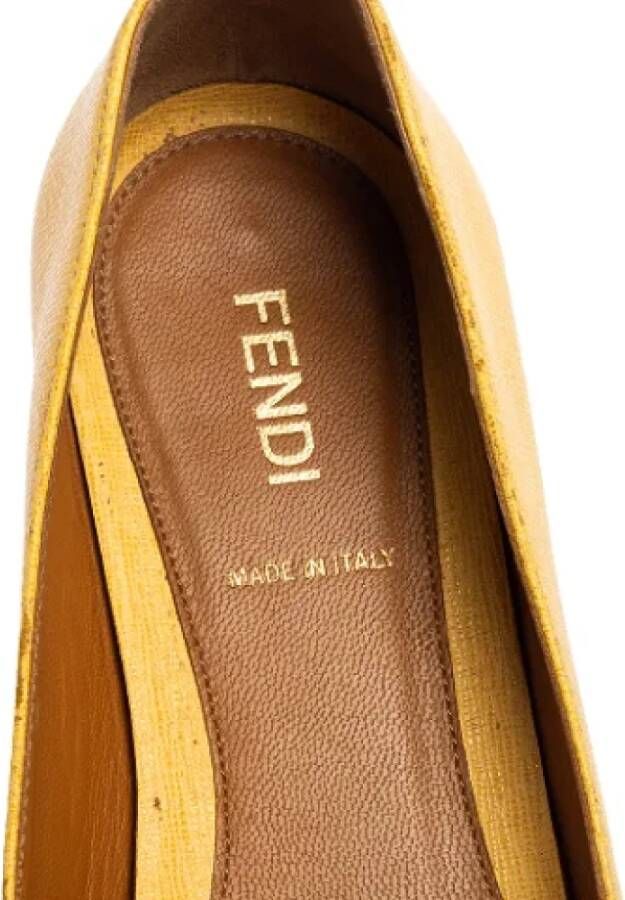 Fendi Vintage Pre-owned Leather flats Yellow Dames