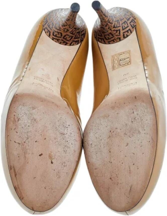 Fendi Vintage Pre-owned Leather heels Beige Dames