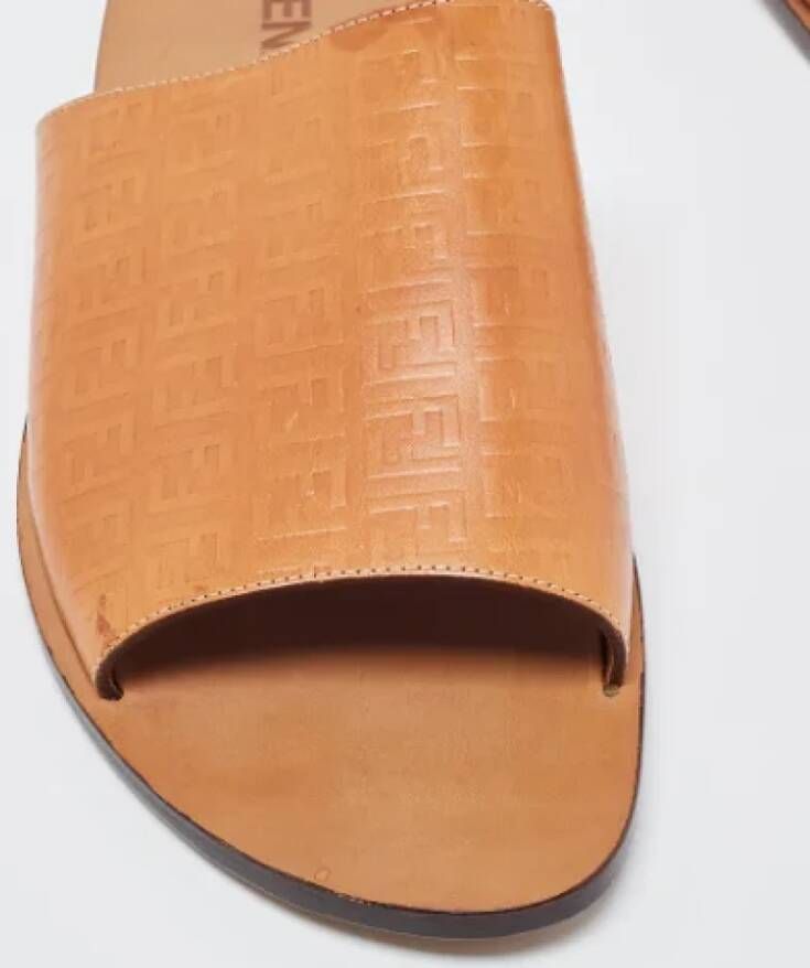 Fendi Vintage Pre-owned Leather sandals Beige Dames