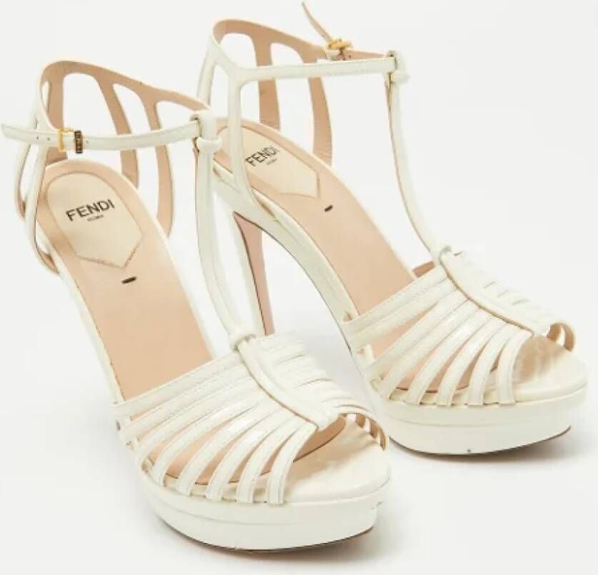 Fendi Vintage Pre-owned Leather sandals Beige Dames