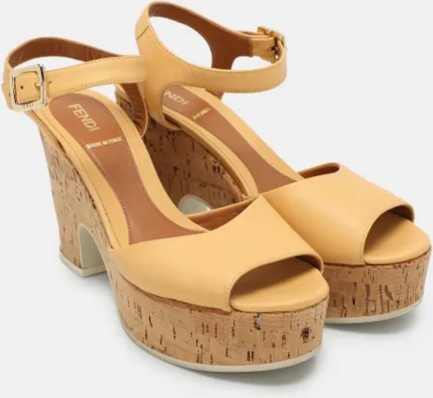 Fendi Vintage Pre-owned Leather sandals Beige Dames