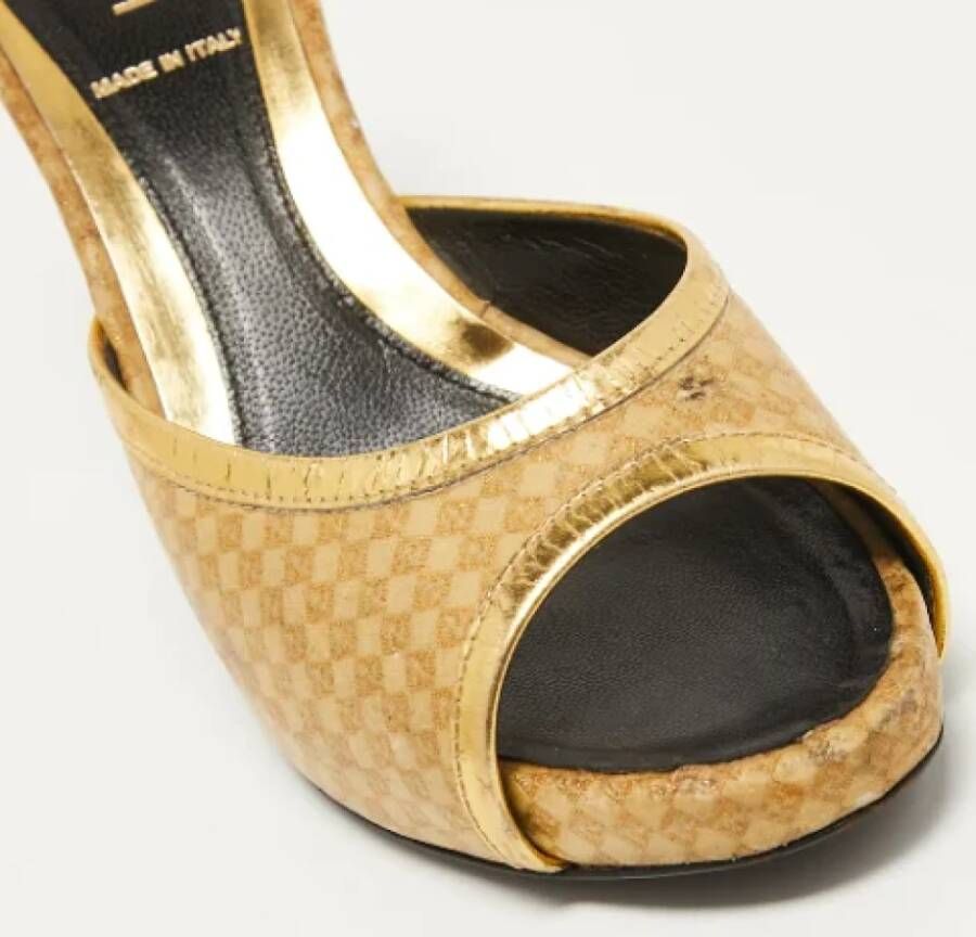 Fendi Vintage Pre-owned Leather sandals Yellow Dames