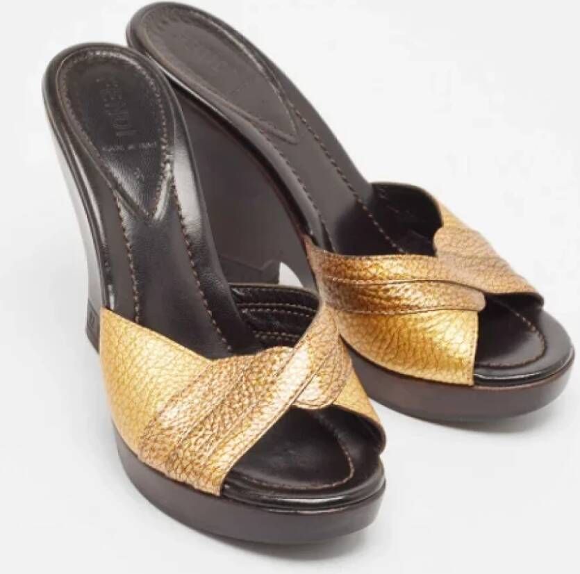 Fendi Vintage Pre-owned Leather sandals Yellow Dames