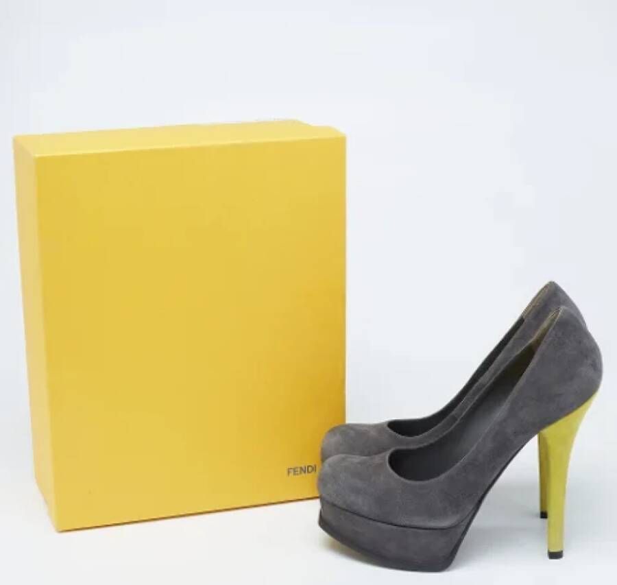 Fendi Vintage Pre-owned Suede heels Gray Dames