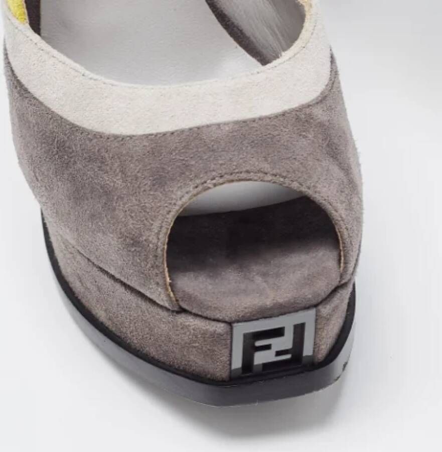 Fendi Vintage Pre-owned Suede sandals Gray Dames