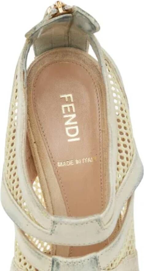 Fendi Vintage Pre-owned Suede sandals White Dames