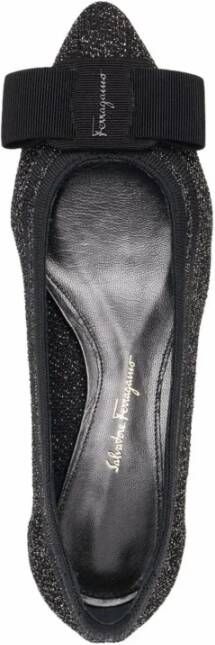 Ferragamo 25mm Pumps met Puntneus en Strikdetail