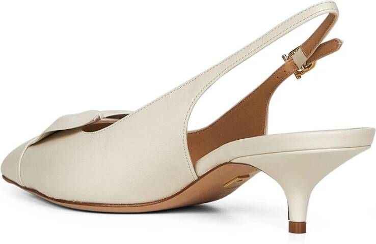 Ferragamo Elegante Kitten Heel Sandalen Ivory