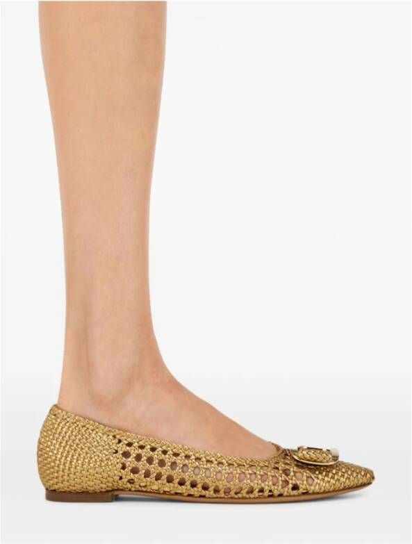 Ferragamo Gouden platte schoenen Elegante stijl