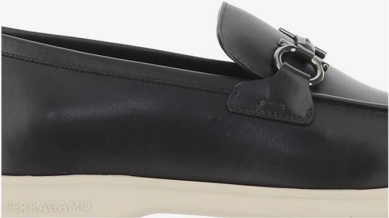 Ferragamo Leren Loafers met Ronde Neus en Haakdetail