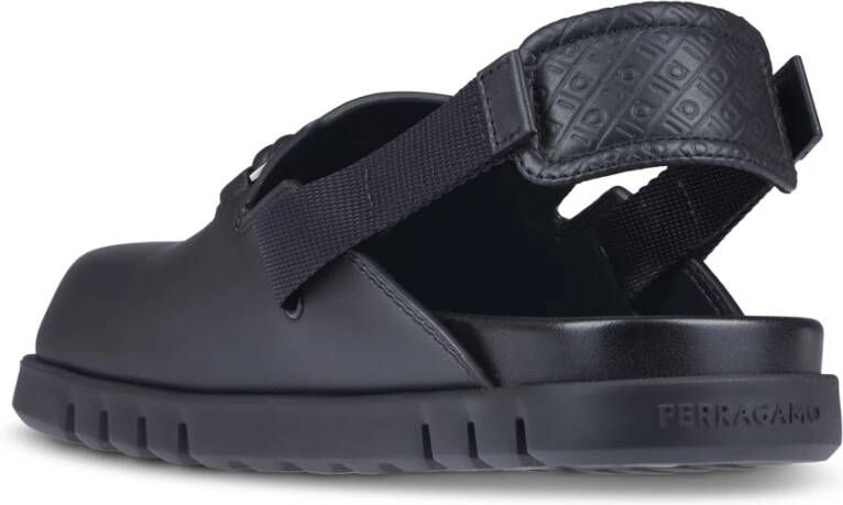 Ferragamo Platte schoenen van zwart leer