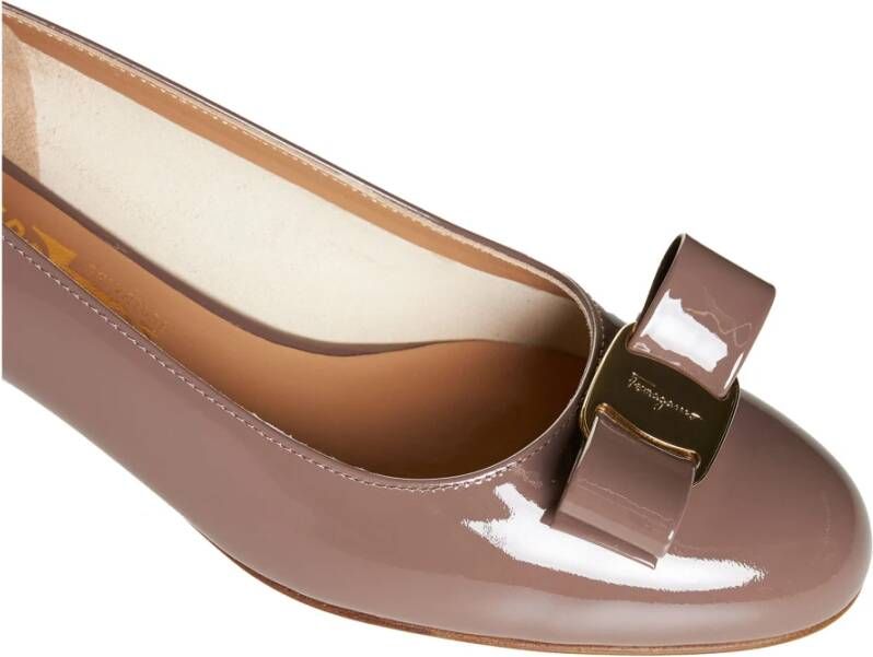 Ferragamo Platte schoenen voor vrouwen