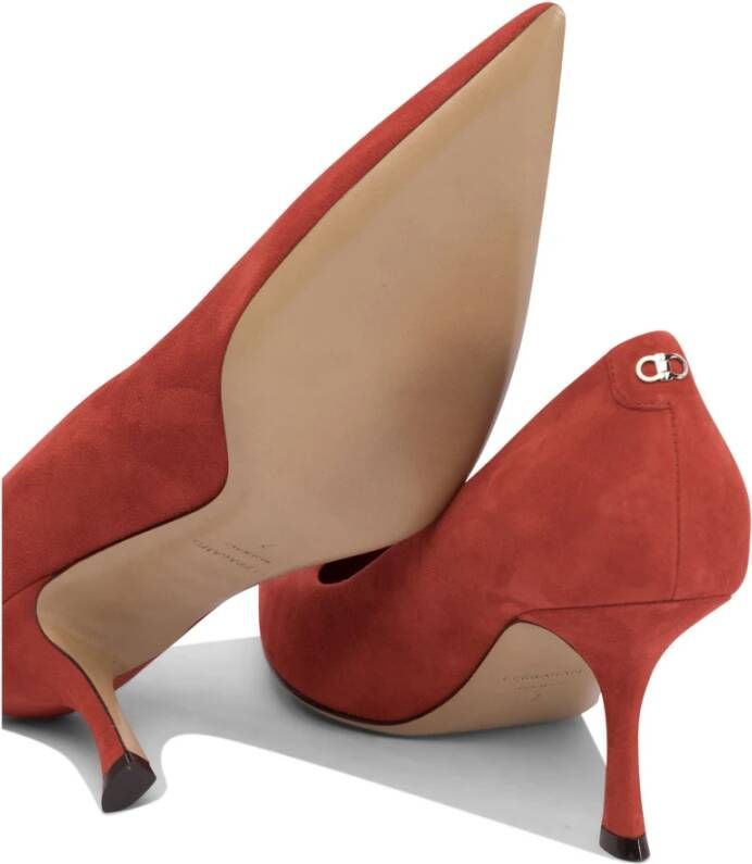 Ferragamo Rode Suède Hakken Pumps Elegante Stijl