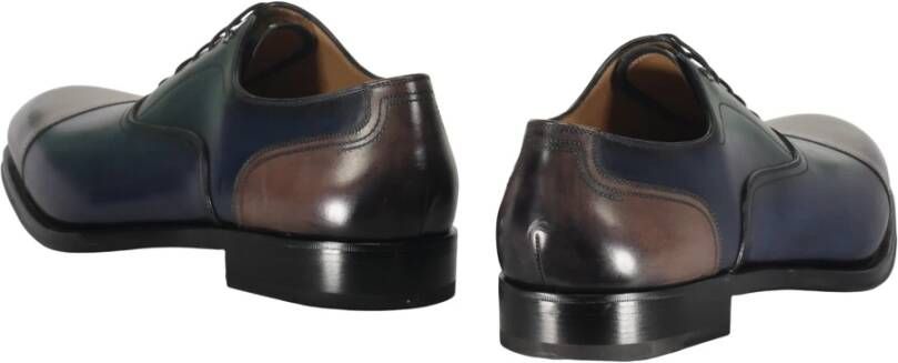 Ferragamo Stijlvolle leren veterschoenen