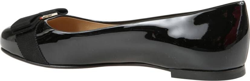 Ferragamo Strik Ballerina Platte schoenen met Metalen Plaat