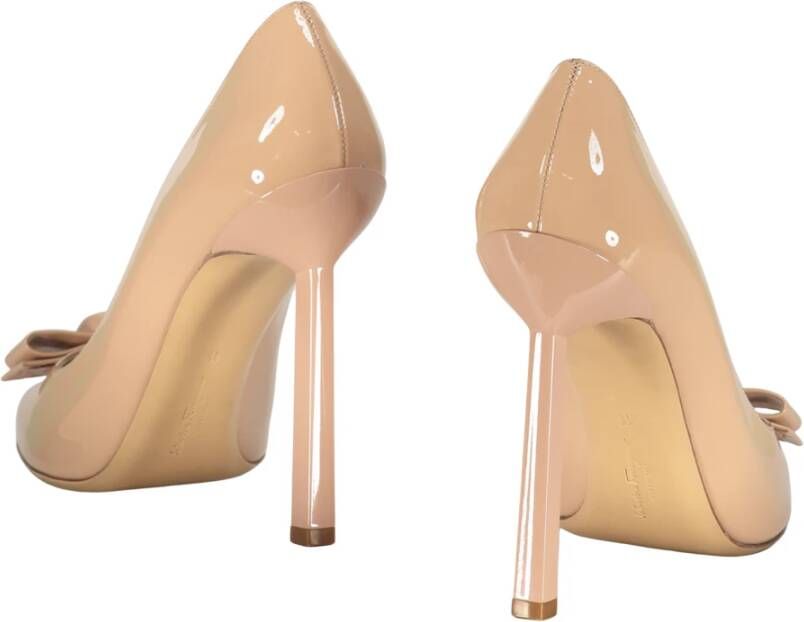 Ferragamo Strik Puntige Neus Leren Pumps