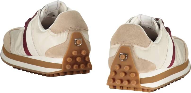 Ferragamo Suède lage sneakers met rubberen zool