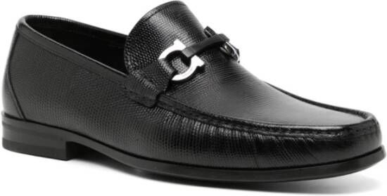 Ferragamo Zwarte amandelvormige instaploafers in zwart