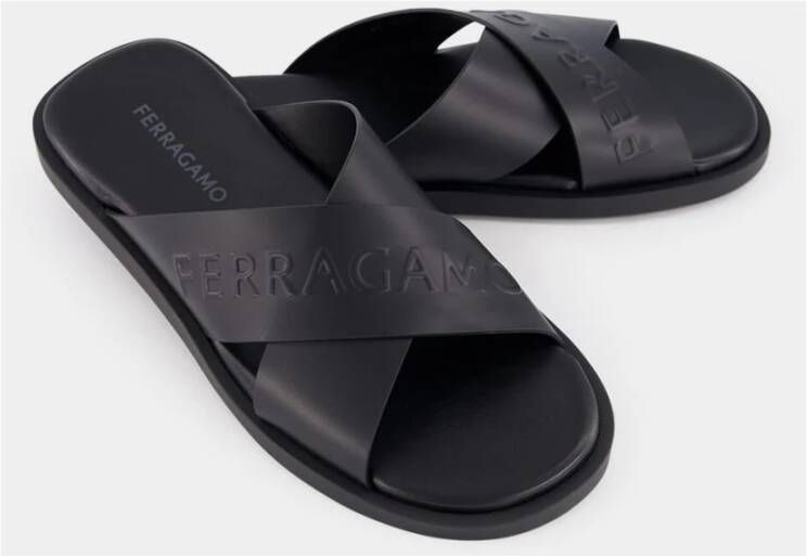 Ferragamo Zwarte Kalfsleren Sandalen met Kruisbanden