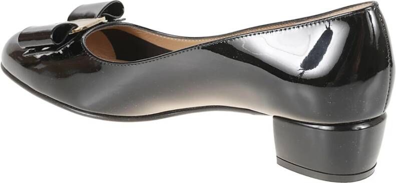 Ferragamo Zwarte lakleren ballerina`s met strik