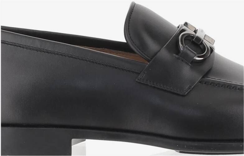 Ferragamo Zwarte Leren Loafers met Haakdetail