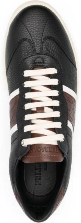 Ferragamo Zwarte leren sneaker met rubberen zool