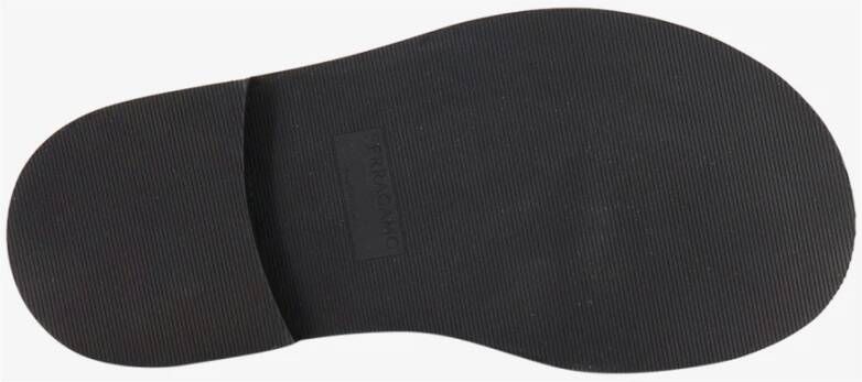 Ferragamo Zwarte sandalen met ronde neus