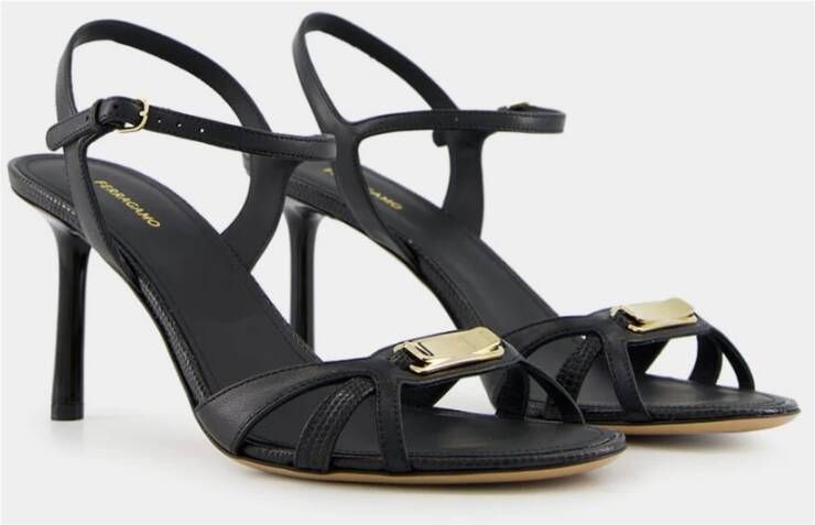 Ferragamo Zwarte Strappy Sandaal met Vara Gesp