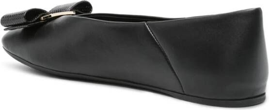 Ferragamo Zwarte Strik Slip-On Schoenen Ronde Neus
