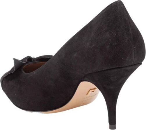 Ferragamo Zwarte suède pump met puntige neus