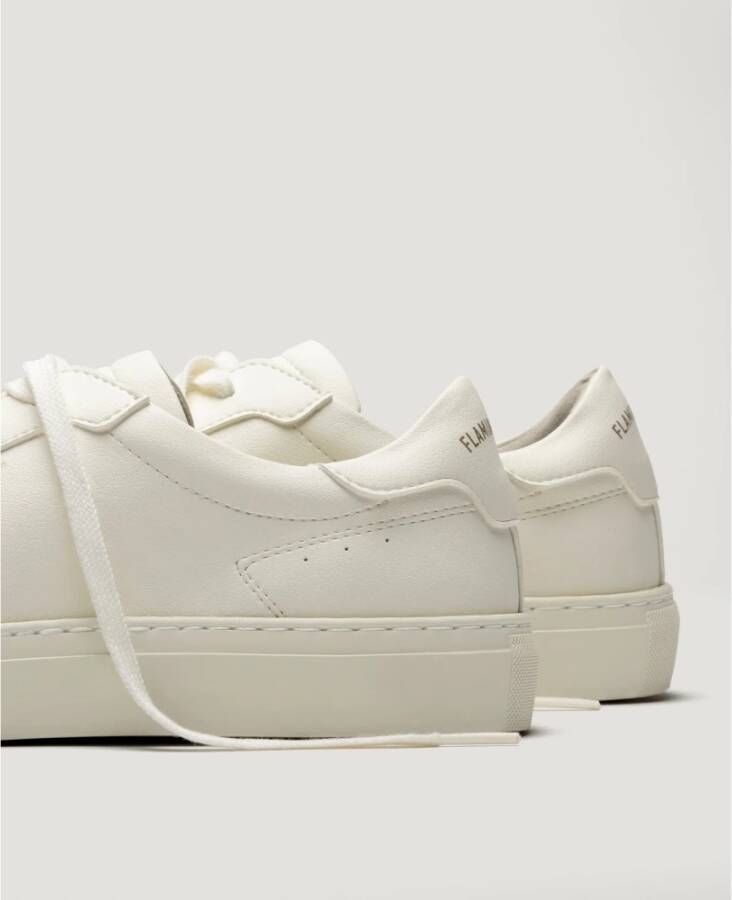 Flamingos' Life witte sneakers White Unisex