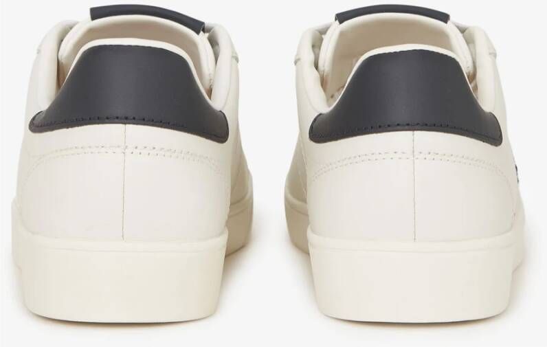 Fred Perry Witte leren tennissneakers met contrastdetails