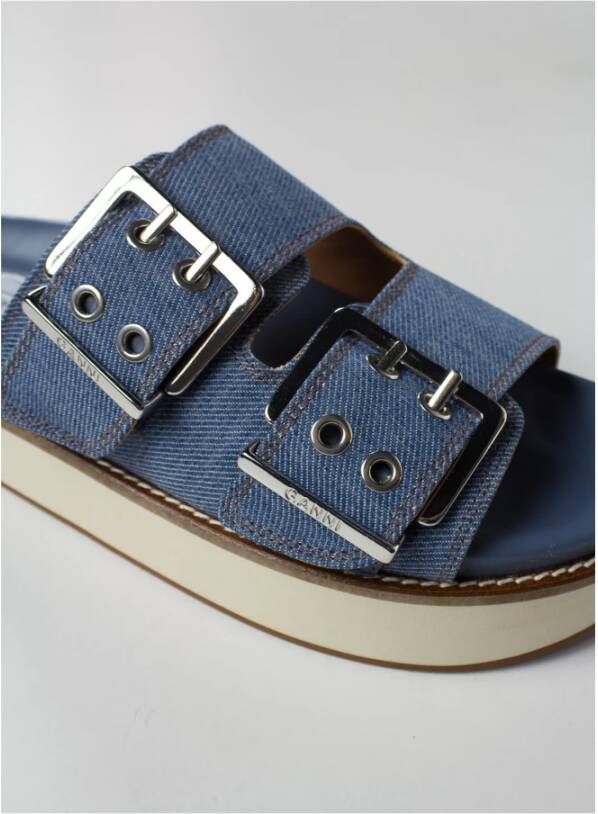 Ganni Chunky Buckle Flat Sandaal in Blauw Denim