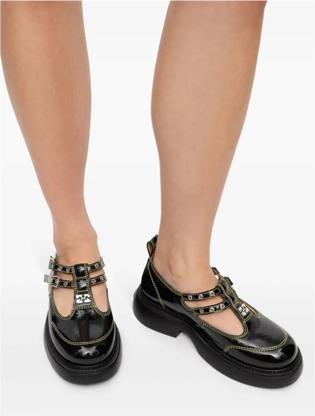Ganni Zwarte platte schoenen met gespsluiting