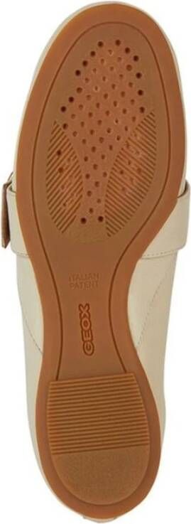 Geox Beige Loafers voor vrouwen Beige Dames